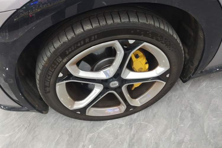 Used Xiaomi Auto YU7 2025 Ultra-Long Range All-Wheel Drive Pro Version Left Front Wheel Hub