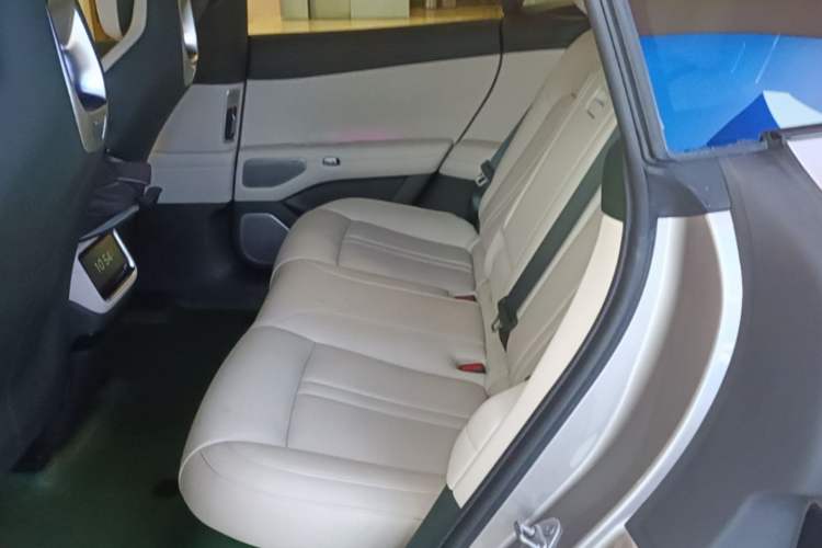 Used Xiaomi Auto YU7 2025 Ultra-Long Range High-Performance All-Wheel-Drive Max Edition Left Rear Seat