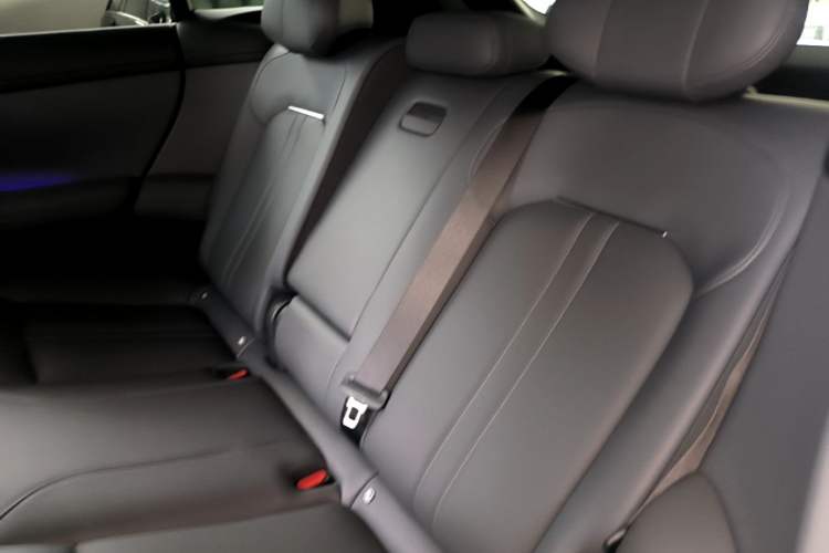 Used Xiaomi Auto YU7 2025 Ultra-Long Range High-Performance All-Wheel-Drive Max Edition Left Rear Seat