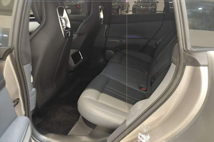 Used Xiaomi Auto YU7 2025 Ultra-Long Range High-Performance All-Wheel-Drive Max Edition Left Rear Seat