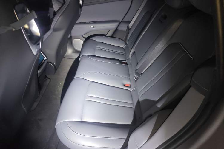 Used Xiaomi Auto YU7 2025 Ultra-Long Range All-Wheel Drive Pro Version Left Rear Seat