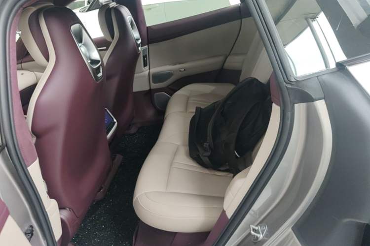 Used Xiaomi Auto YU7 2025 Ultra-Long Range High-Performance All-Wheel-Drive Max Edition Left Rear Seat