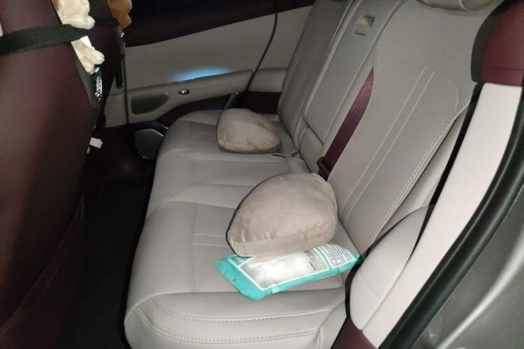 Used Xiaomi Auto YU7 2025 Ultra-Long Range High-Performance All-Wheel-Drive Max Edition Left Rear Seat
