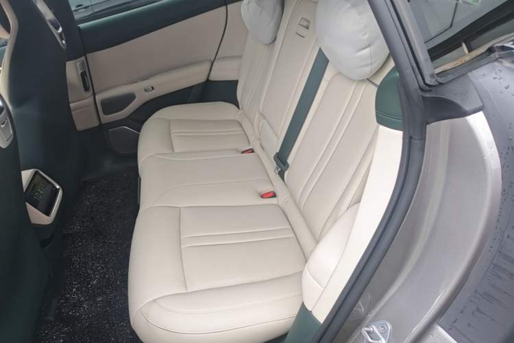 Used Xiaomi Auto YU7 2025 Ultra-Long Range High-Performance All-Wheel-Drive Max Edition Left Rear Seat