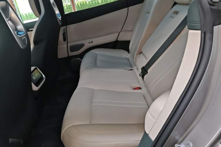 Used Xiaomi Auto YU7 2025 Ultra-Long Range High-Performance All-Wheel-Drive Max Edition Left Rear Seat