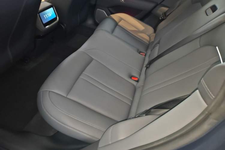 Used Xiaomi Auto YU7 2025 Ultra-Long Range Rear-Wheel Drive Version Left Rear Seat