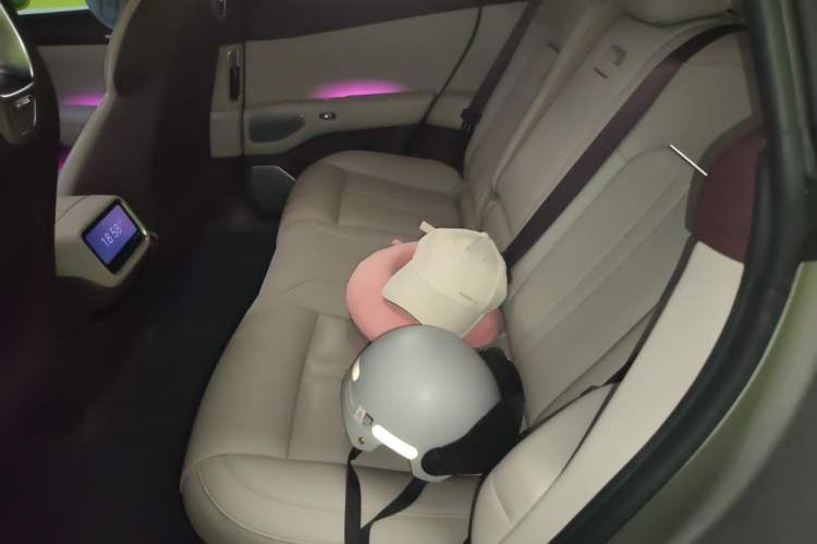 Used Xiaomi Auto YU7 2025 Ultra-Long Range High-Performance All-Wheel-Drive Max Edition Left Rear Seat