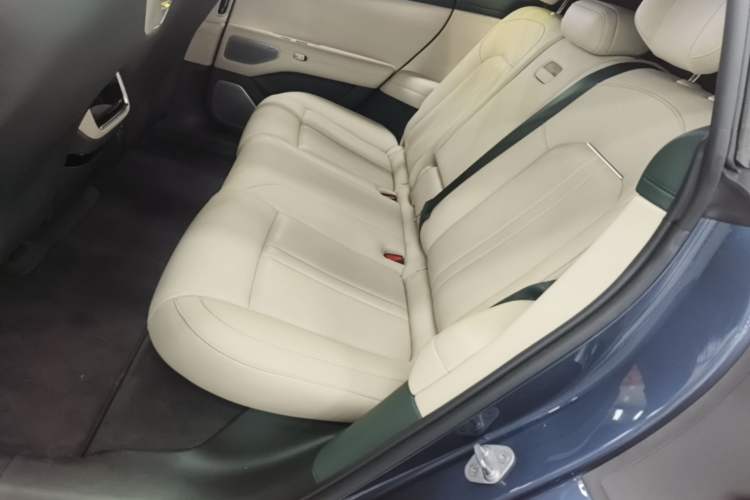Used Xiaomi Auto YU7 2025 Ultra-Long Range High-Performance All-Wheel-Drive Max Edition Left Rear Seat