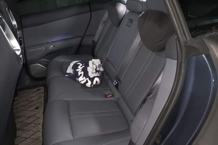 Used Xiaomi Auto YU7 2025 Ultra-Long Range High-Performance All-Wheel-Drive Max Edition Left Rear Seat