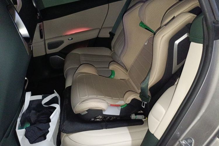 Used Xiaomi Auto YU7 2025 Ultra-Long Range High-Performance All-Wheel-Drive Max Edition Left Rear Seat