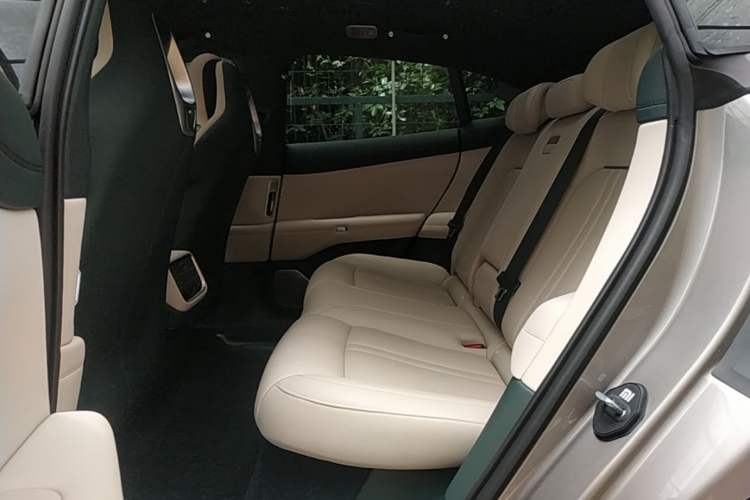 Used Xiaomi Auto YU7 2025 Ultra-Long Range Rear-Wheel Drive Version Left Rear Seat