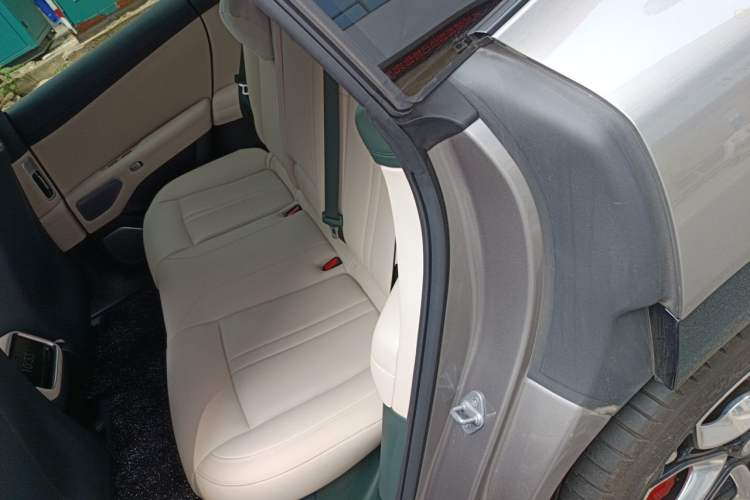 Used Xiaomi Auto YU7 2025 Ultra-Long Range High-Performance All-Wheel-Drive Max Edition Left Rear Seat