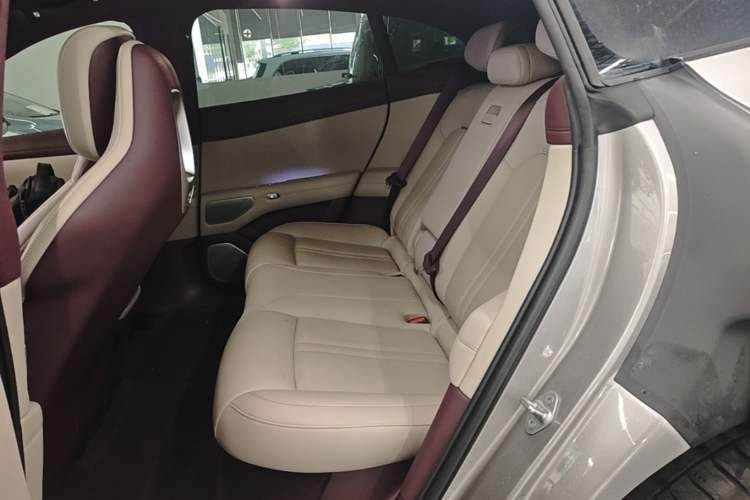 Used Xiaomi Auto YU7 2025 Ultra-Long Range High-Performance All-Wheel-Drive Max Edition Left Rear Seat