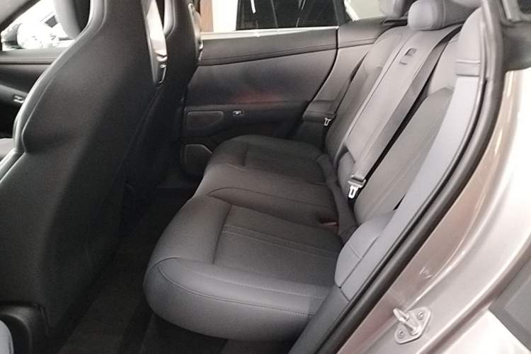 Used Xiaomi Auto YU7 2025 Ultra-Long Range High-Performance All-Wheel-Drive Max Edition Left Rear Seat