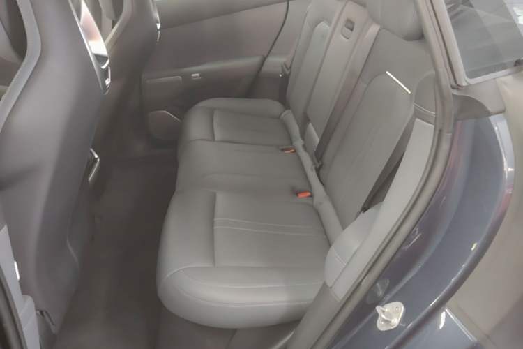 Used Xiaomi Auto YU7 2025 Ultra-Long Range High-Performance All-Wheel-Drive Max Edition Left Rear Seat