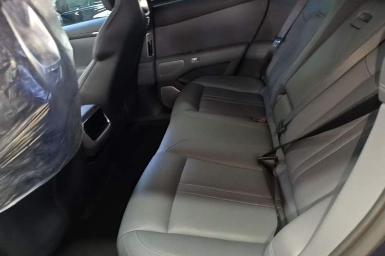 Used Xiaomi Auto YU7 2025 Ultra-Long Range High-Performance All-Wheel-Drive Max Edition Left Rear Seat