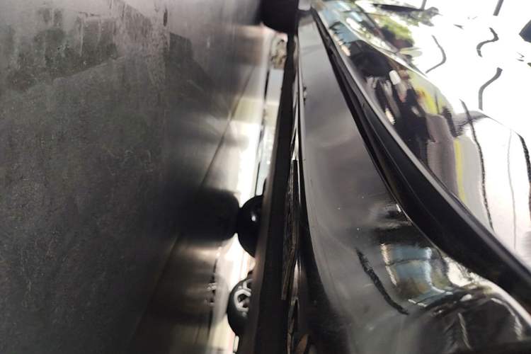 Used Xiaomi Auto YU7 2025 Ultra-Long Range Rear-Wheel Drive Version Left Side Sill