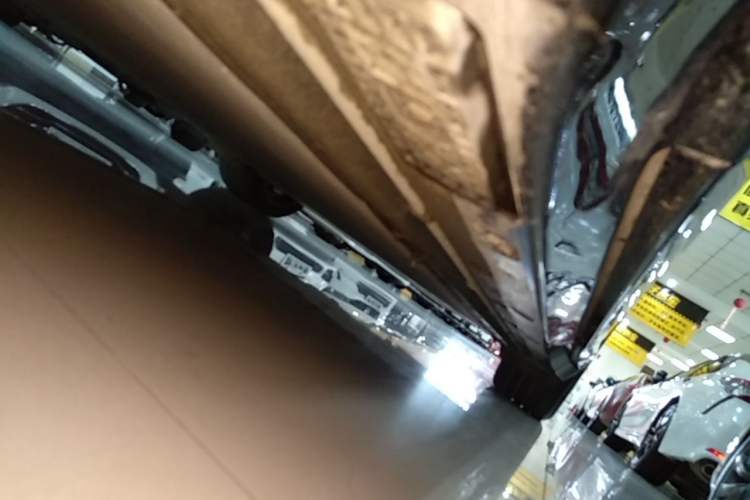 Used Xiaomi Auto YU7 2025 Ultra-Long Range High-Performance All-Wheel-Drive Max Edition Left Side Sill