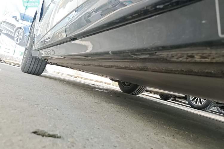 Used Xiaomi Auto YU7 2025 Ultra-Long Range Rear-Wheel Drive Version Left Side Sill