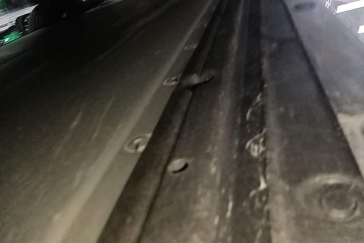 Used Xiaomi Auto YU7 2025 Ultra-Long Range All-Wheel Drive Pro Version Left Side Sill