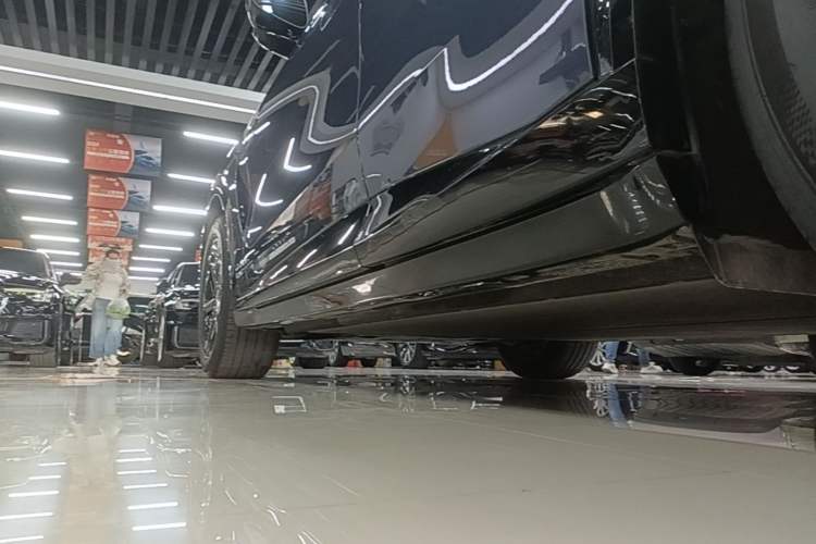 Used Xiaomi Auto YU7 2025 Ultra-Long Range Rear-Wheel Drive Version Left Side Sill
