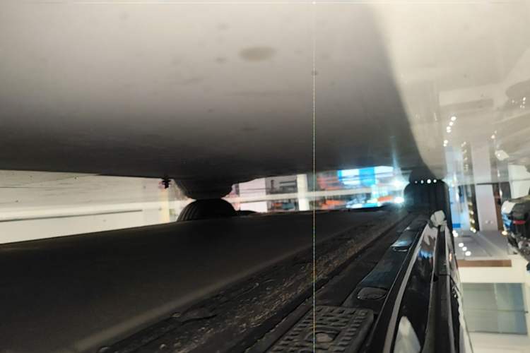 Used Xiaomi Auto YU7 2025 Ultra-Long Range High-Performance All-Wheel-Drive Max Edition Left Side Sill