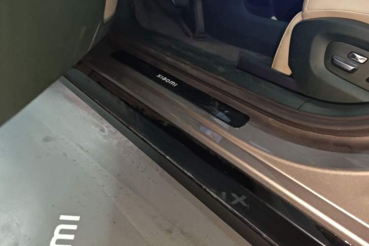 Used Xiaomi Auto YU7 2025 Ultra-Long Range High-Performance All-Wheel-Drive Max Edition Left Side Sill