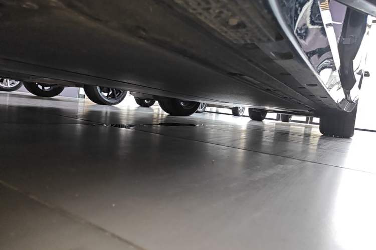 Used Xiaomi Auto YU7 2025 Ultra-Long Range Rear-Wheel Drive Version Left Side Sill