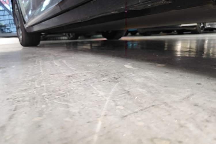 Used Xiaomi Auto YU7 2025 Ultra-Long Range High-Performance All-Wheel-Drive Max Edition Left Side Sill