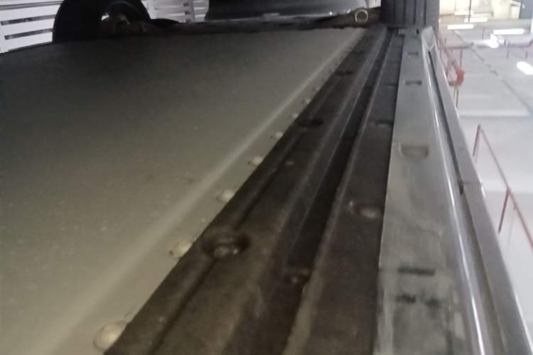 Used Xiaomi Auto YU7 2025 Ultra-Long Range High-Performance All-Wheel-Drive Max Edition Left Side Sill