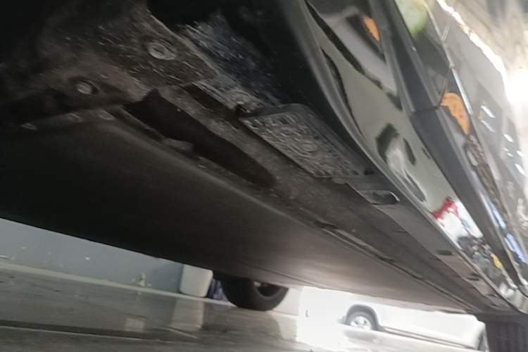 Used Xiaomi Auto YU7 2025 Ultra-Long Range Rear-Wheel Drive Version Left Side Sill