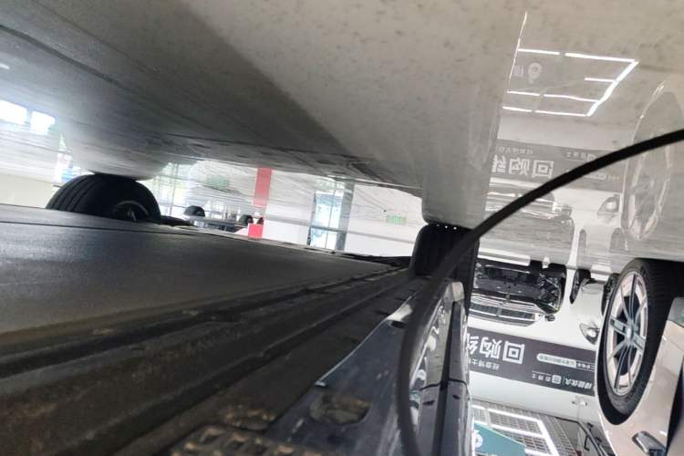 Used Xiaomi Auto YU7 2025 Ultra-Long Range Rear-Wheel Drive Version Left Side Sill