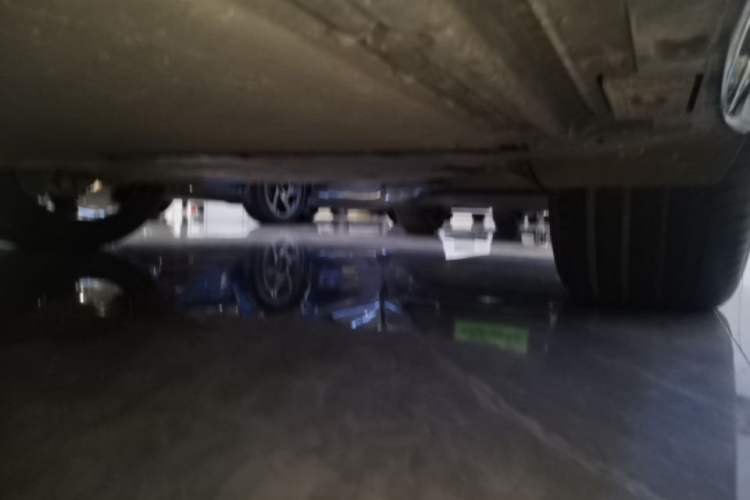 Used Xiaomi Auto YU7 2025 Ultra-Long Range High-Performance All-Wheel-Drive Max Edition Left Side Sill