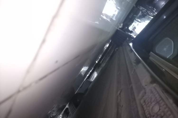 Used Xiaomi Auto YU7 2025 Ultra-Long Range Rear-Wheel Drive Version Left Side Sill