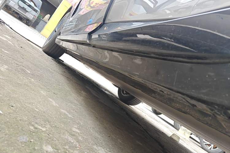 Used Xiaomi Auto YU7 2025 Ultra-Long Range Rear-Wheel Drive Version Left Side Sill