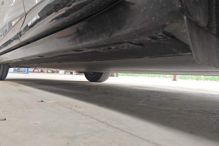 Used Xiaomi Auto YU7 2025 Ultra-Long Range Rear-Wheel Drive Version Left Side Sill