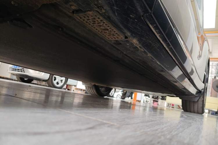 Used Xiaomi Auto YU7 2025 Ultra-Long Range High-Performance All-Wheel-Drive Max Edition Left Side Sill