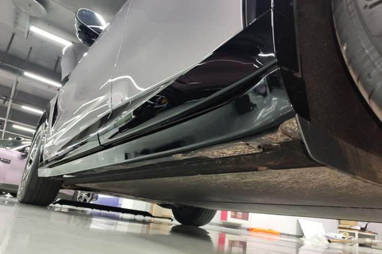 Used Xiaomi Auto YU7 2025 Ultra-Long Range Rear-Wheel Drive Version Left Side Sill