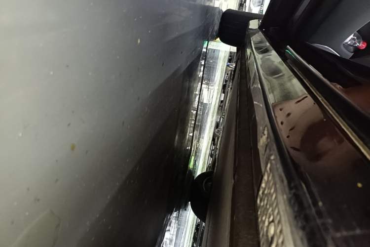 Used Xiaomi Auto YU7 2025 Ultra-Long Range Rear-Wheel Drive Version Left Side Sill