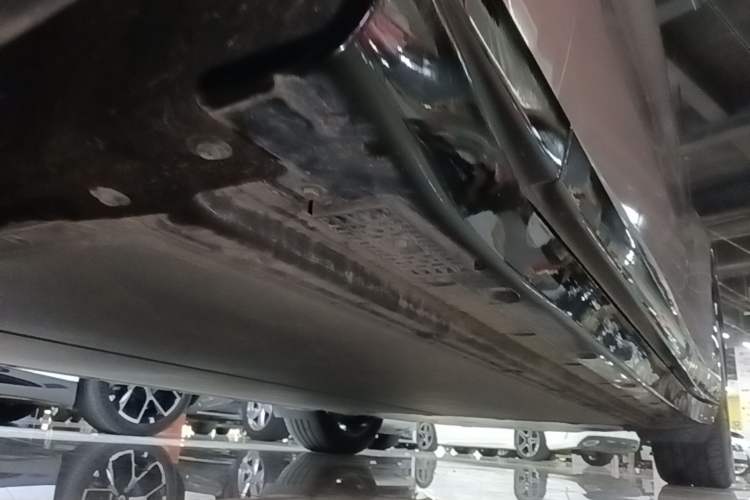 Used Xiaomi Auto YU7 2025 Ultra-Long Range Rear-Wheel Drive Version Left Side Sill