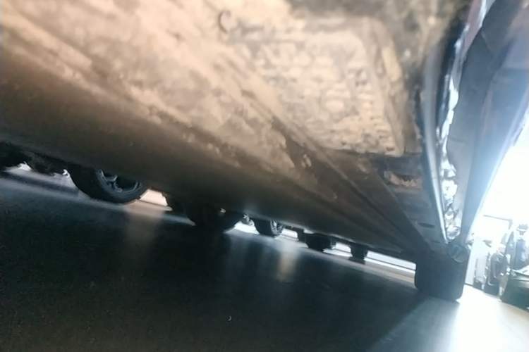 Used Xiaomi Auto YU7 2025 Ultra-Long Range All-Wheel Drive Pro Version Left Side Sill