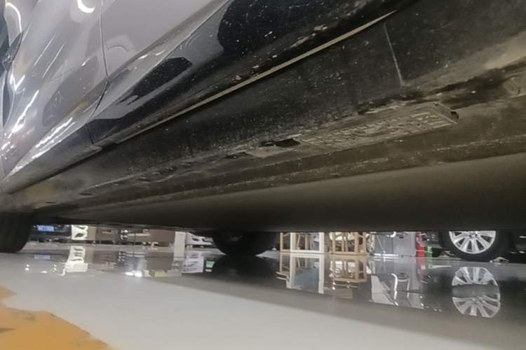 Used Xiaomi Auto YU7 2025 Ultra-Long Range High-Performance All-Wheel-Drive Max Edition Left Side Sill