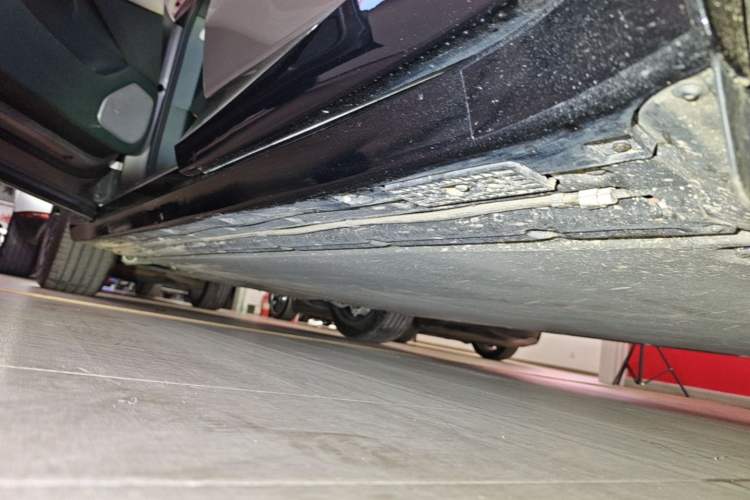 Used Xiaomi Auto YU7 2025 Ultra-Long Range Rear-Wheel Drive Version Left Side Sill