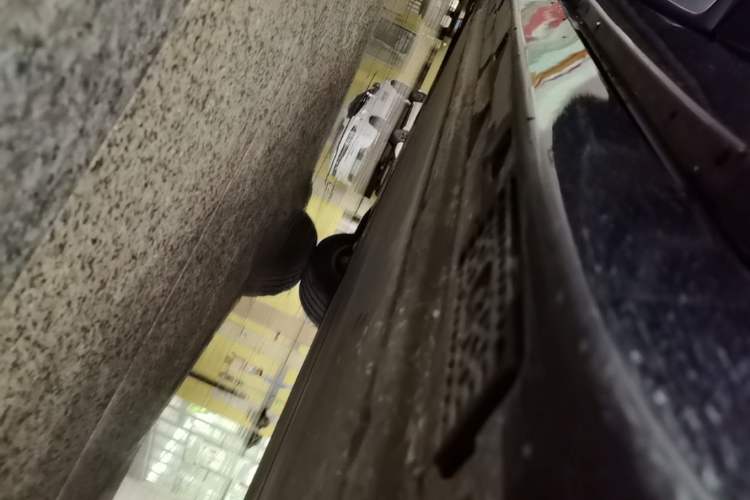 Used Xiaomi Auto YU7 2025 Ultra-Long Range Rear-Wheel Drive Version Left Side Sill