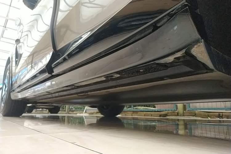 Used Xiaomi Auto YU7 2025 Ultra-Long Range Rear-Wheel Drive Version Left Side Sill