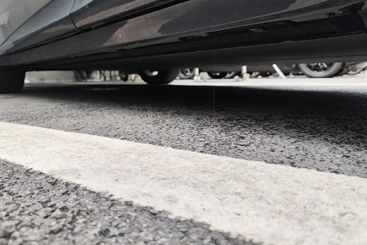 Used Xiaomi Auto YU7 2025 Ultra-Long Range All-Wheel Drive Pro Version Left Side Sill