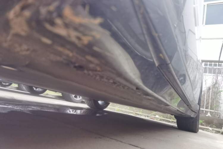 Used Xiaomi Auto YU7 2025 Ultra-Long Range High-Performance All-Wheel-Drive Max Edition Left Side Sill