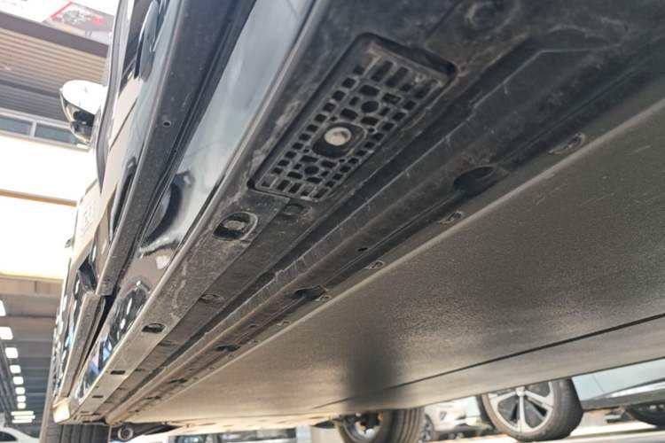 Used Xiaomi Auto YU7 2025 Ultra-Long Range All-Wheel Drive Pro Version Left Side Sill