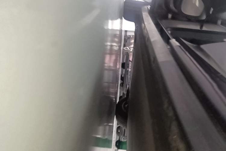 Used Xiaomi Auto YU7 2025 Ultra-Long Range Rear-Wheel Drive Version Left Side Sill