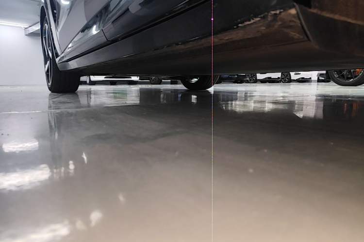 Used Xiaomi Auto YU7 2025 Ultra-Long Range High-Performance All-Wheel-Drive Max Edition Left Side Sill
